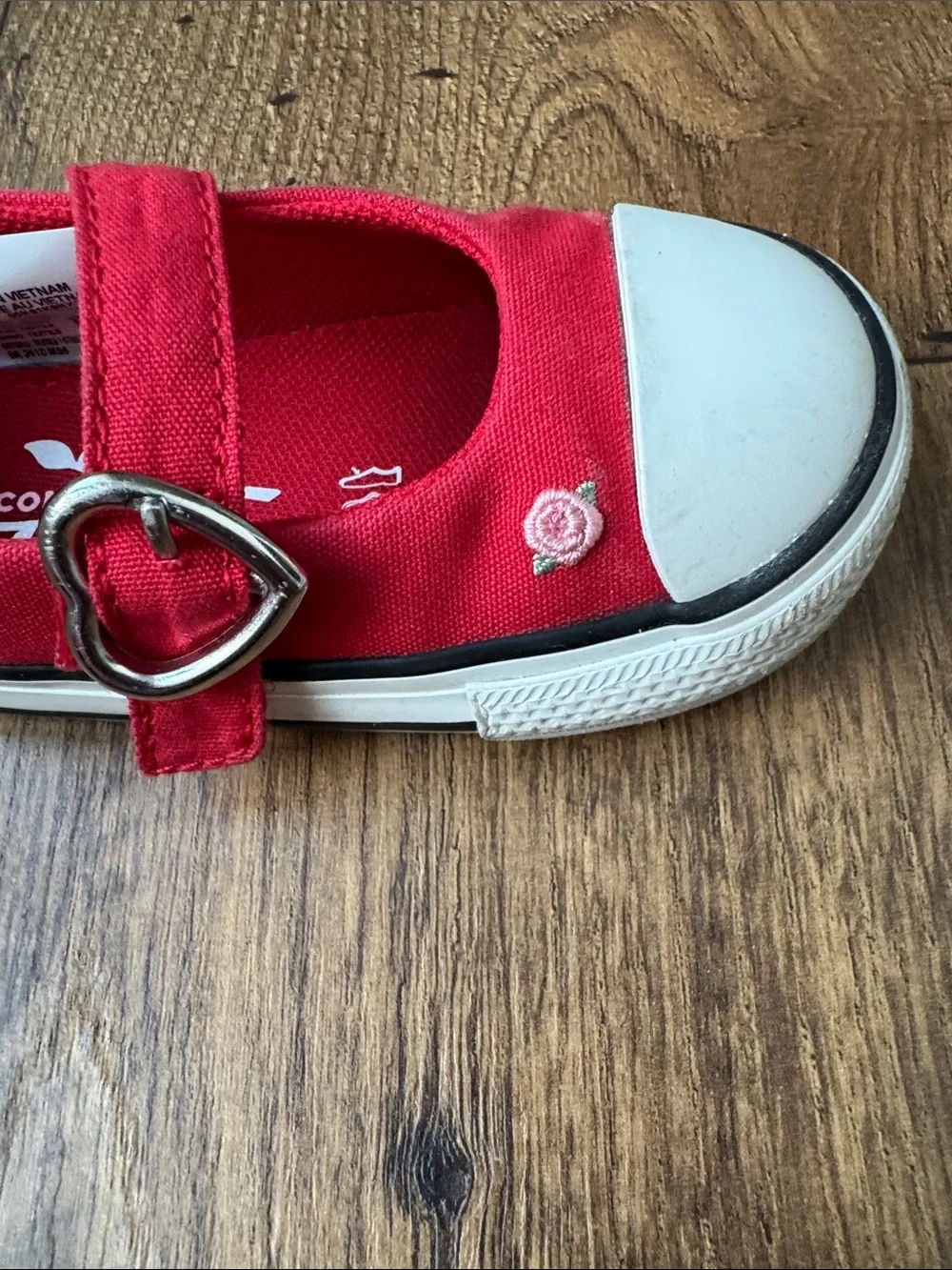 Converse toddler red sneakers, size 6